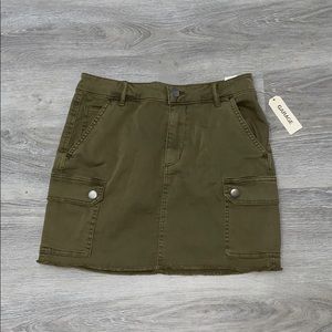 Garage dark olive Cargo skirt!